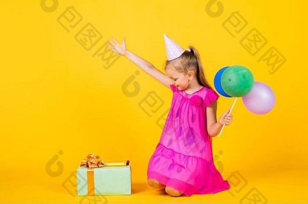 聚会，派对想象力灵感生日聚会，派对现在小女孩气球准备假期准备好了庆祝概念做梦童年幸福孩子时尚美