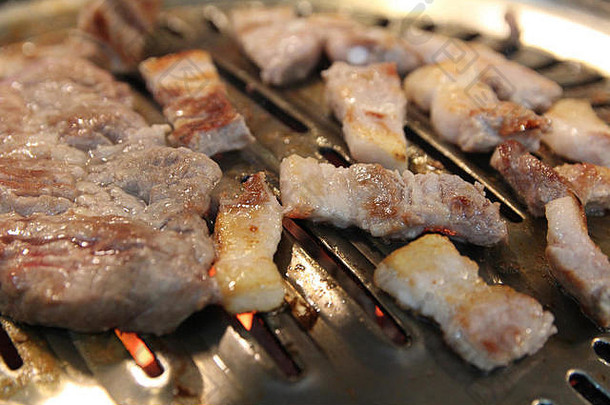 朝鲜文烤猪肉烧烤三明治木炭朝鲜文餐厅釜山南韩国