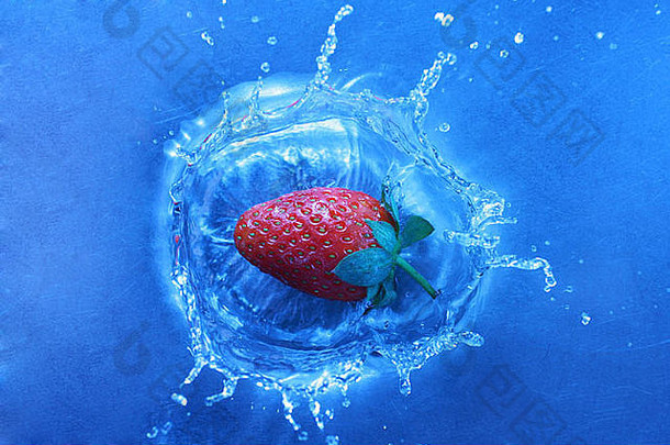 新鲜的草莓溅冷水白色平衡故意集自定义创建感觉冷新鲜的